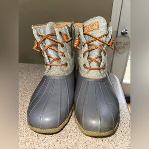 Sperry Saltwater Embossed Wool Duck Boot Womens Dark Grey Sz 8.5 STS82475